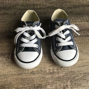 Boy toddler navy blue low top converse size 6